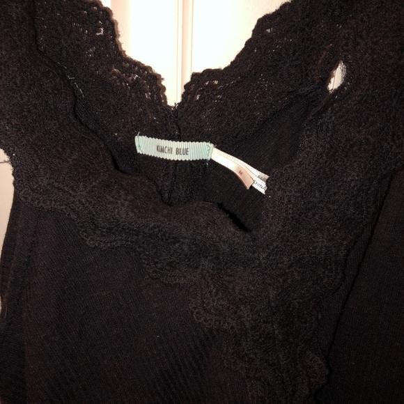 Urban Outfitter’s black cropped tank - Picture 3 of 4